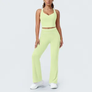Ensemble de yoga à ligne contrastée haut court pantalon évasé fitness pour femmes