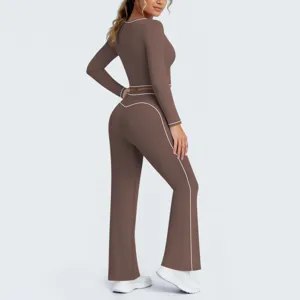 Brauner Langarm Crop Top und Schlag Yoga Hosen Set für Damen Fitness Sportswear Workout.