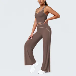 Ensemble de yoga deux pièces marron avec passepoil contrasté pour femme fitness sport.