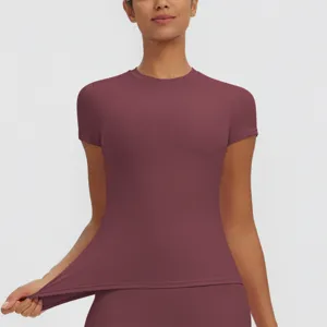 Detail view of the quick-dry sports top showing stretchy fabric and slim fit design.