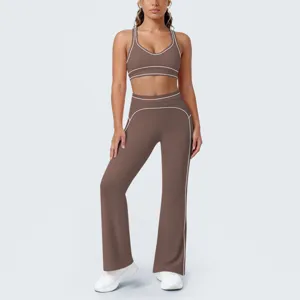 Set di reggiseno sportivo elasticizzato a contrasto e pantaloni da yoga a campana.