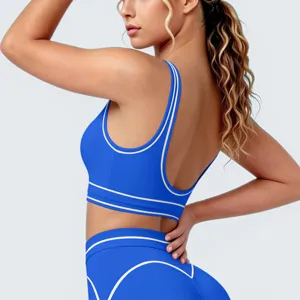 Blauwe contrast sportbeha en yogabroek activewear set voor fitness en workout training.