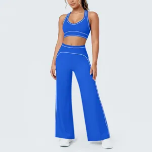 Primo piano sui dettagli del tessuto sportivo blu e sulle eleganti linee a contrasto.