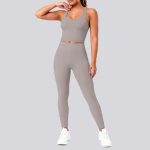 Details of the solid color activewear set, breathable fabric and comfortable fit for workouts.
