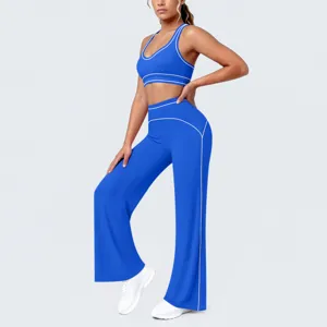 Set yoga sportivo da donna con profili a contrasto, reggiseno sportivo e pantaloni ampi.