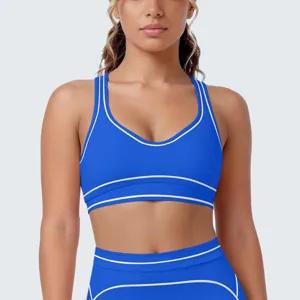 Blauwe sportbeha met contrasterende bies, ademende fitness crop top voor yoga, fitness en training.