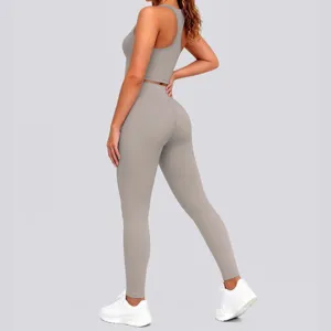 Detailed view of women's seamless fitness yoga set, featuring cropped top and high waist leggings.