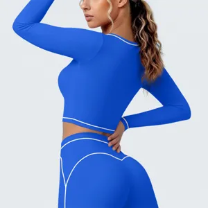 Damen blaues Sport Langarmshirt mit weißer Kontrastpiste für Yoga und Fitness Training.