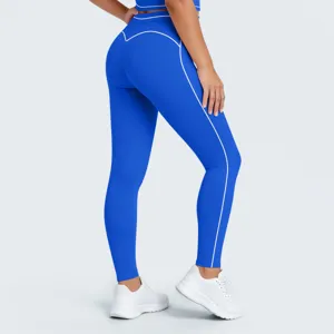 Vista detallada de leggings de yoga azules de talle alto con costuras blancas deportivas.