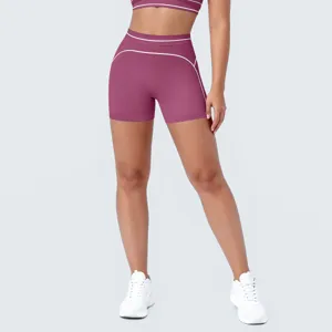 Hoogwaardige sport yoga short set met contrastbies, ademende fitness sportkleding.