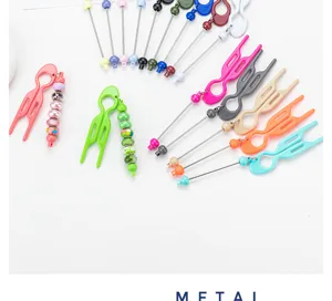 DIY perlenverzierte U-förmige Haarnadel Detail, bunten Perlenschmuck für Dutt Frisuren.