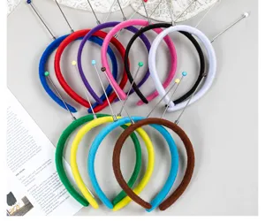 Bunte Samt Antennen Haarreif Detailansicht, festliches Party Haaraccessoire für Events.