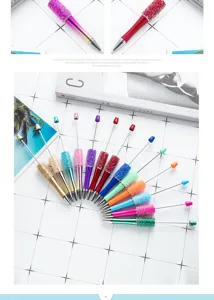 Στυλό χαντρών DIY με λαμπερά στρας και μεταλλικό σώμα, τέλεια λεπτομερής λήψη.