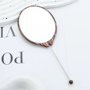 Specchio cosmetico a mano ovale portatile in legno con accessorio a spillo giornaliero