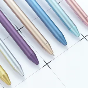 Set di penne a sfera colorate retrattili, scrittura scorrevole, cancelleria ufficio.