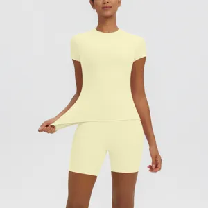 Ensemble haut de yoga à manches courtes et short taille haute femme respirant fitness