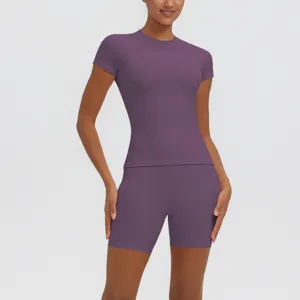 Ensemble de yoga sans couture violet haut à manches courtes et short taille haute sport