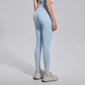 Vue détaillée de leggings de yoga bleu clair taille haute pour le fitness et le sport.