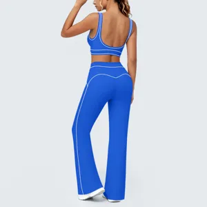 Set yoga blu in due pezzi con profili a contrasto per il fitness e l'allenamento.