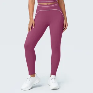 Vista detallada de leggings de yoga de tiro alto con ribetes en contraste y ajuste cómodo.