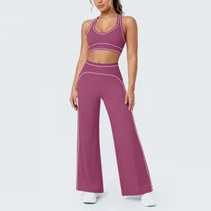 Set yoga in due pezzi con profili a contrasto, reggiseno sportivo e pantaloni fitness.