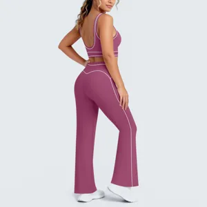 Vista di dettaglio del set yoga da donna con profili a contrasto, top e leggings.