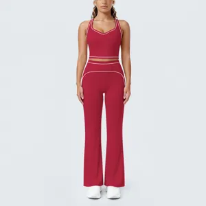 Ensemble de yoga rouge pour femme tenue de sport crop top et pantalon evase liseres contraste