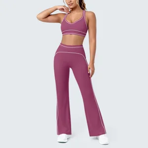 Set pantaloni da yoga svasati e reggiseno sportivo, abbigliamento fitness confortevole.