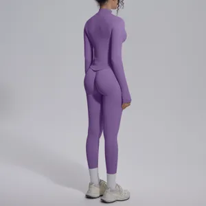 Set yoga fitness traspirante altamente elastico monocolore senza cuciture dettaglio