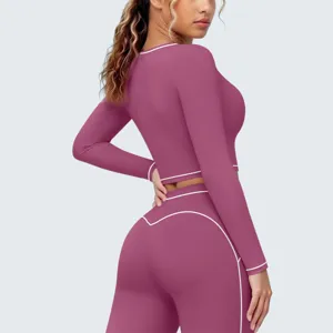Rückansicht des Damen Sport Langarm Crop Tops und der Leggings mit Kontrastpaspeln.