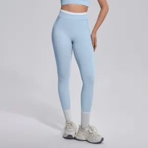 Pantalon de yoga taille haute avec double ceinture contrastee pour un style sportif.