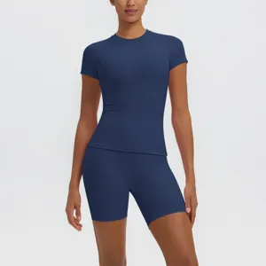 Ensemble haut de sport manches courtes et short de yoga taille haute bleu marine neuf.