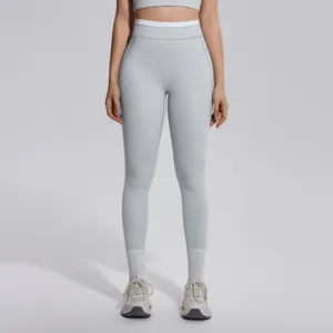 Détail legging de yoga taille haute, sportswear ceinture contrastée, pantalon fitness nylon.