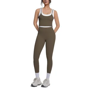 Contrast color sports bra and leggings yoga set, high stretch fitness gym activewear for women.