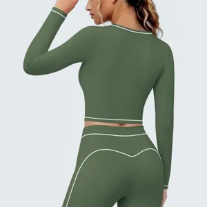 Gruenes sportliches langarm crop top und leggings fitness yoga activewear set fuer damenkleidung