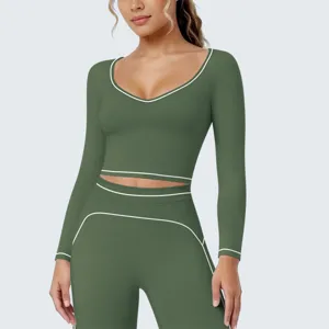 Dames lang arm fitness crop top set, ademende hoge stretch sportkleding detailweergave.