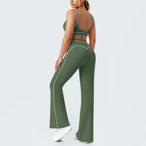 Set yoga verde in due pezzi reggiseno sportivo pantaloni svasati fitness tuta da corsa