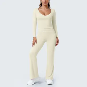 Bequeme Yoga Set mit Kontrastbesatz langem Oberteil und Schlaghose für Sport Fitness.