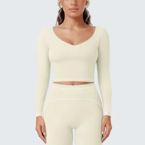 Dames sportkleding set crop top met lange mouwen en contrastbies voor yoga en fitness.