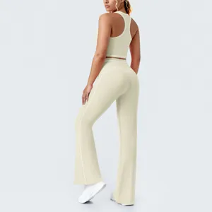 Ensemble de sport femme haut court et pantalon de yoga evase beige chic