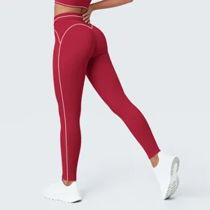Mallas de yoga rojas de talle alto para mujer con ribete blanco en contraste, ropa deportiva.