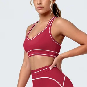 Rode sportbeha met contrastbies en legging detail, ademende fitness yoga gym set.