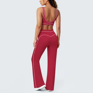 Set sportivo bicolore elastico con reggiseno sportivo e pantaloni yoga a zampa per fitness.