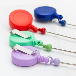 Kleurrijke uittrekbare badgehouder ID kaart houder met sterke metalen clip set