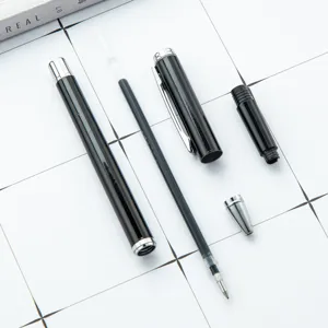 Stylo à bille gel en métal démonté affichage des pièces avec finition noire élégante.