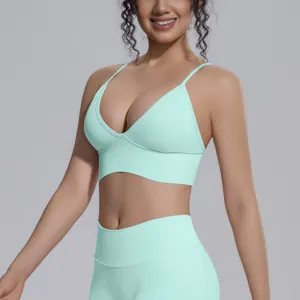 Λεπτομέρεια αθλητικού στηθόδεσμου μέντας, αναπνεύσιμο τοπ γυμναστικής για γιόγκα.