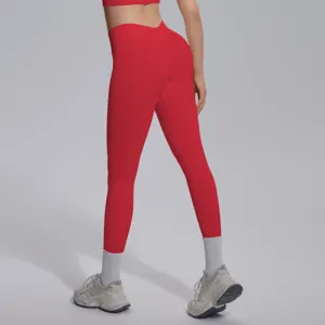Seamless knitted solid V-waist tight breathable butt-lifting yoga fitness pants detail view