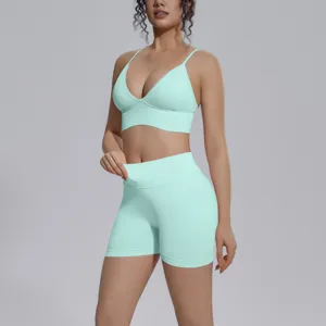 Conjunto de yoga sin costuras liso sujetador deportivo y pantalones cortos para fitness