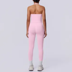 Set yoga halter senza cuciture rosa vista posteriore, completo fitness aderente.