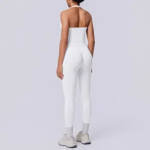 Completo sportivo senza cuciture bianco top corto schiena scoperta e leggings yoga.